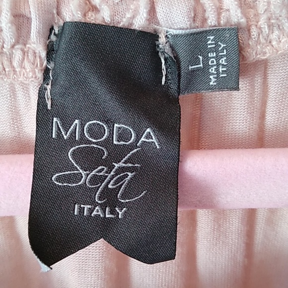 Beautiful pink silk blouse with lace and rouching. - Picture 3 of 4